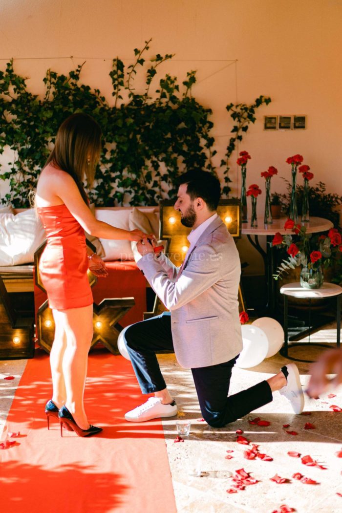 Pedida de mano en rooftop madrid / Photo Via Wedding and Events by Natalia Ortiz