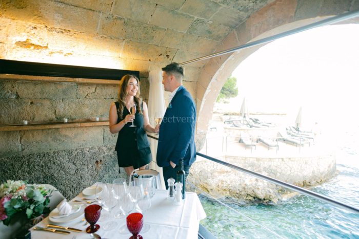 Pedida de mano restaurante con vistas/ Photo by Wedding and Events by Natalia Ortiz