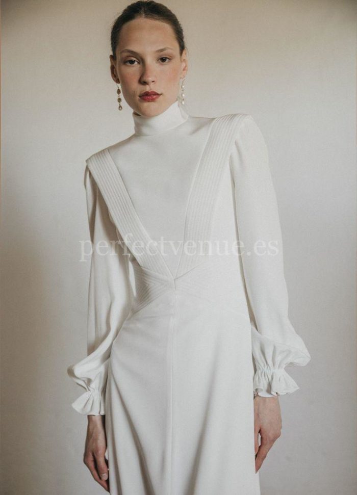 Vestido de novia cuello alto / Phtot via cherubina