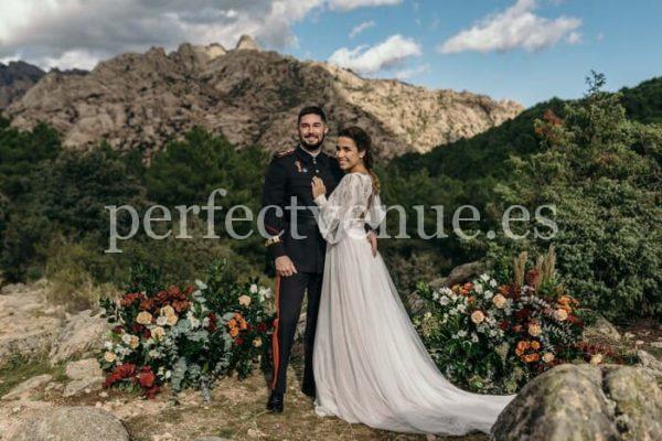 La Pedriza elopement / Photo via Wedding and Events by Natalia Ortiz