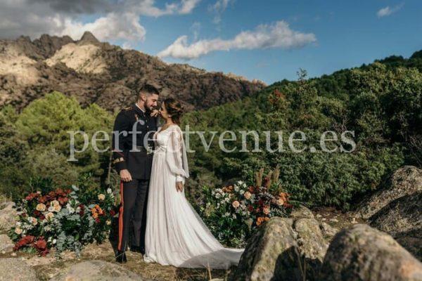 La Pedriza elopement / Photo via Wedding and Events by Natalia Ortiz