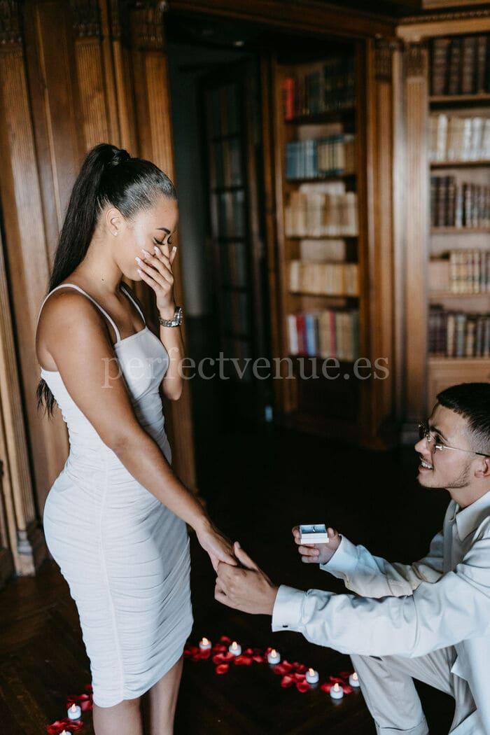Library marriage proposal / Photo via Wedding and Events by Natalia Ortiz