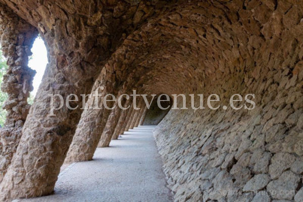 Barcelona marriage proposal park Guell