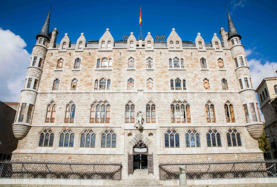 Casa Botines Gaudí Museum - León / Photo via Casa Botines Gaudí Museum 