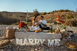 Wooden letters in Alicante / Natalia Ortiz Events