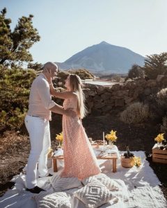 Marriage proposal in Tenerife with a picnic and views of Teide