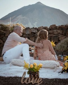 Marriage proposal in Tenerife with a picnic and views of Teide