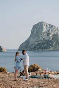 Marriage proposal in Tenerife / Photo via Natalia Ortiz Events