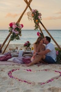 Marriage proposal in Tenerife / Photo via Natalia Ortiz Events