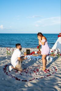 Marriage proposal in Tenerife / Photo via Natalia Ortiz Events