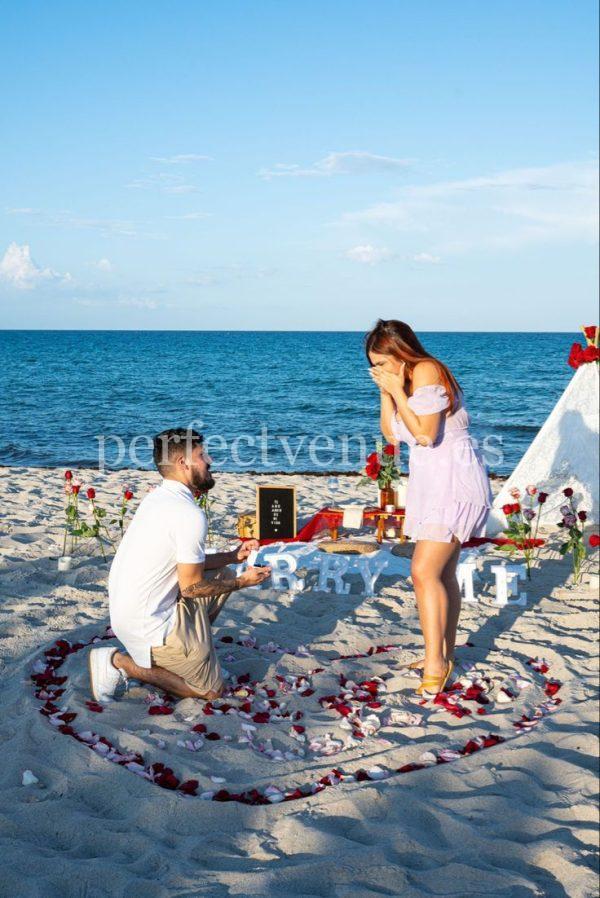 Marriage proposal in Tenerife / Photo via Natalia Ortiz Events
