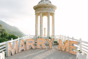 Proposal at sunset in Spain / Photo via Natalia Ortiz Events