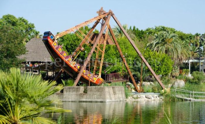 Pedida de mano en parque de atracciones, Isla mágica / Photo via Isla mágica