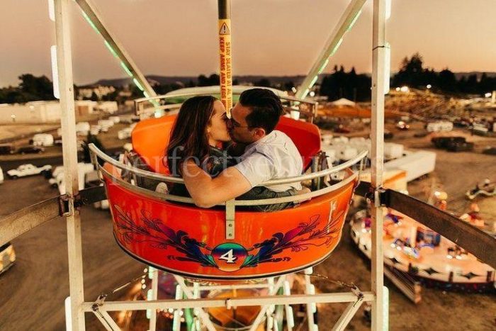 Pedida de mano en parque de atracciones / Photo via Pinterest