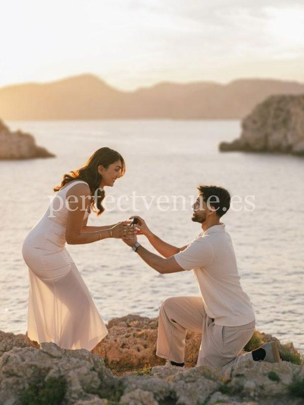 Marriage proposal in Tenerife / Photo via Natalia Ortiz Events