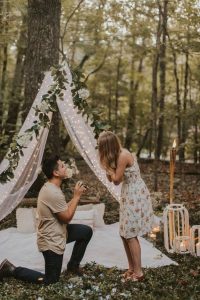 Marriage proposal in Tenerife with a picnic in a forest