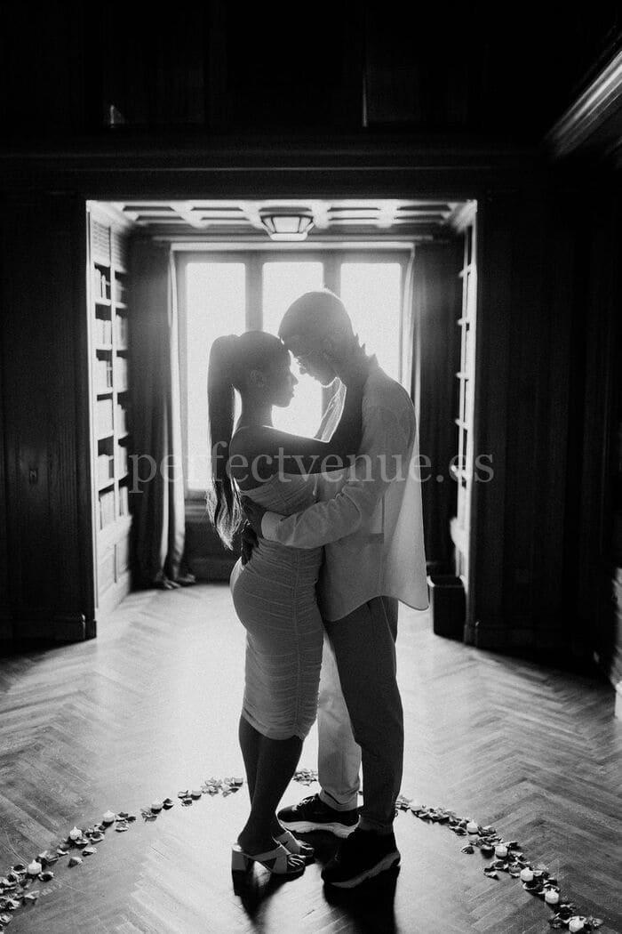 Library marriage proposal / Photo via Wedding and Events by Natalia Ortiz