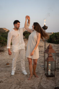 Marriage proposal in Cap Rocat / Photo via Natalia Ortiz Events