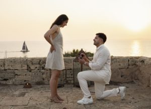 PropoMarriage proposal in Cap Rocat / Photo via Natalia Ortiz Events