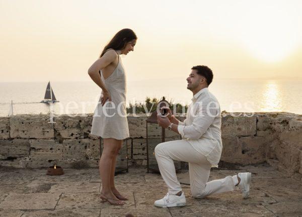 PropoMarriage proposal in Cap Rocat / Photo via Natalia Ortiz Events