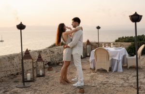 Marriage proposal in Cap Rocat / Photo via Natalia Ortiz Events