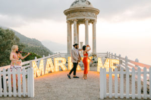 Wooden letters in Mallorca / Natalia Ortiz Events