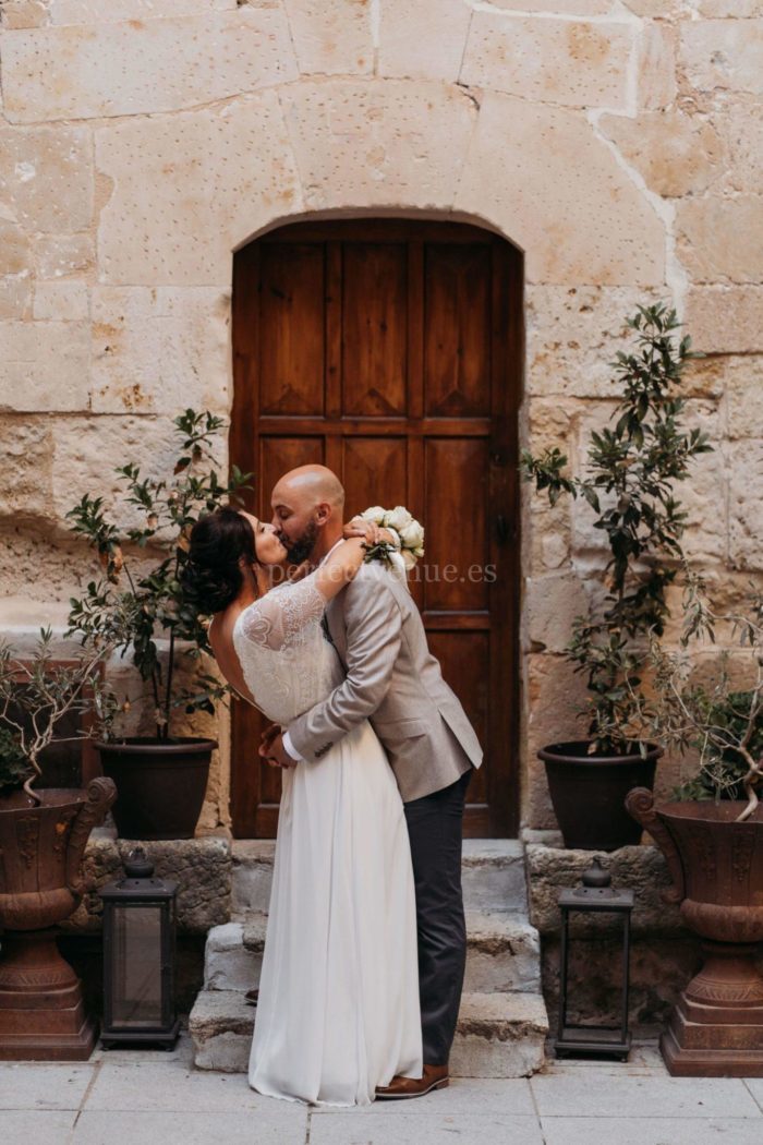 Elopement wedding at the Castillo del Buen Amor / Photo via Wedding and Events by Natalia Ortiz