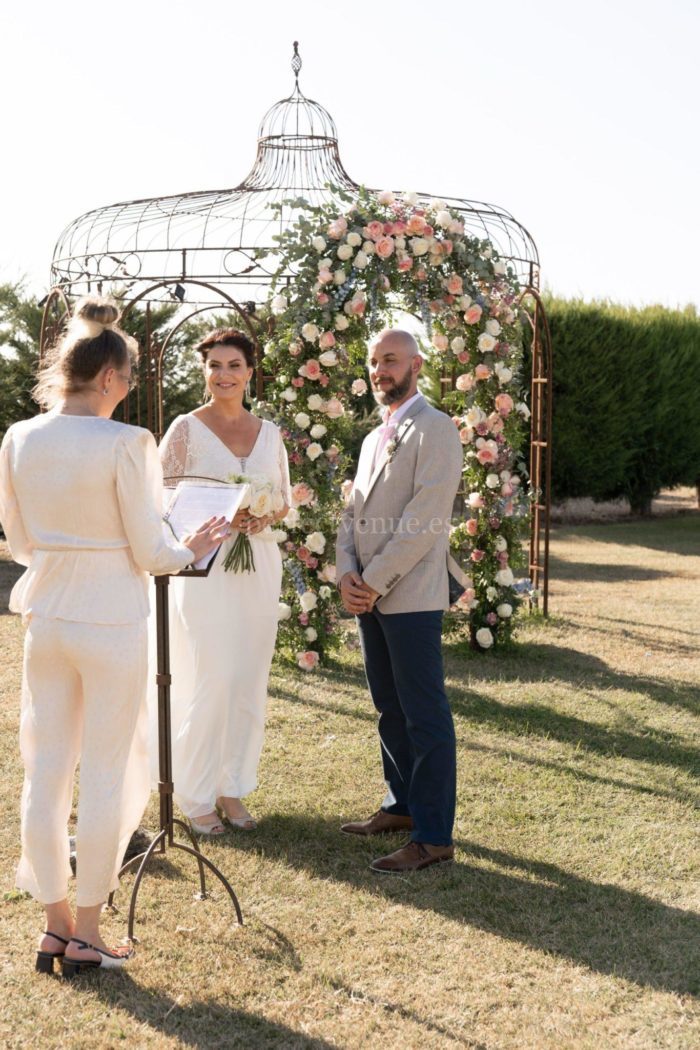 Elopement wedding at the Castillo del Buen Amor / Photo via Wedding and Events by Natalia Ortiz