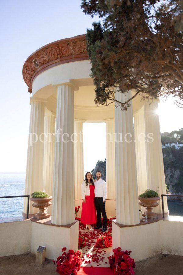 Marriage proposal in Marimurtra / Photo via Natalia Ortiz Events