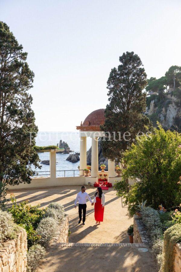 Marriage proposal in Marimurtra / Photo via Natalia Ortiz Events