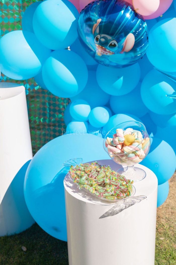 Stitch themed birthday / Photo via Wedding and Events by Natalia Ortiz