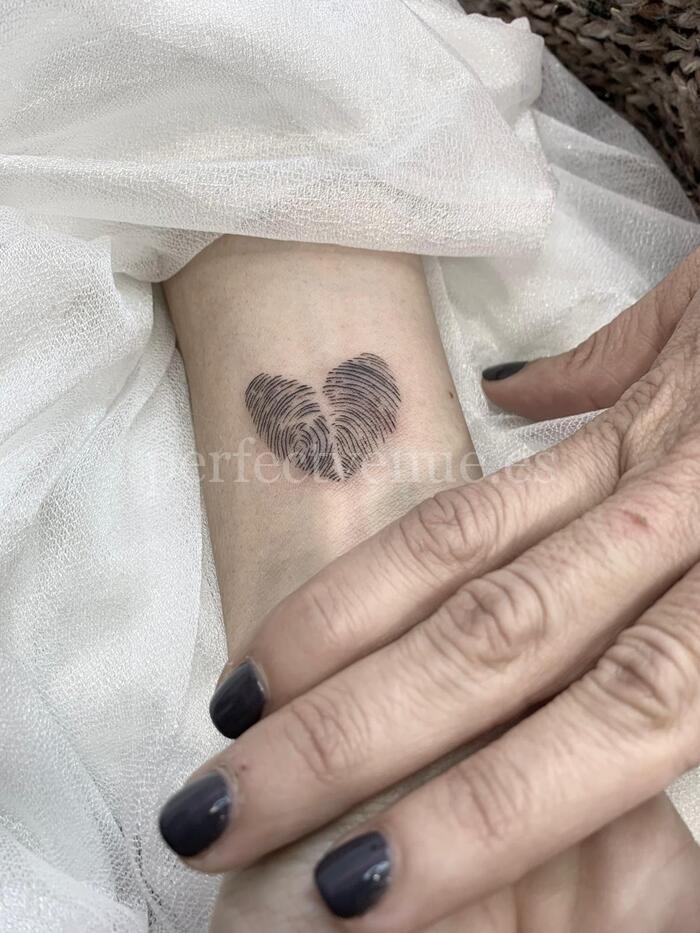 Corazón con linea fina - MiniTattoo