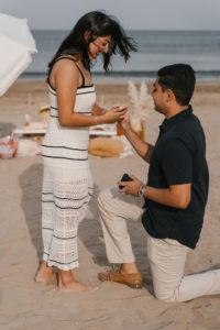 marriage proposal with picnic in the beach in Valencia