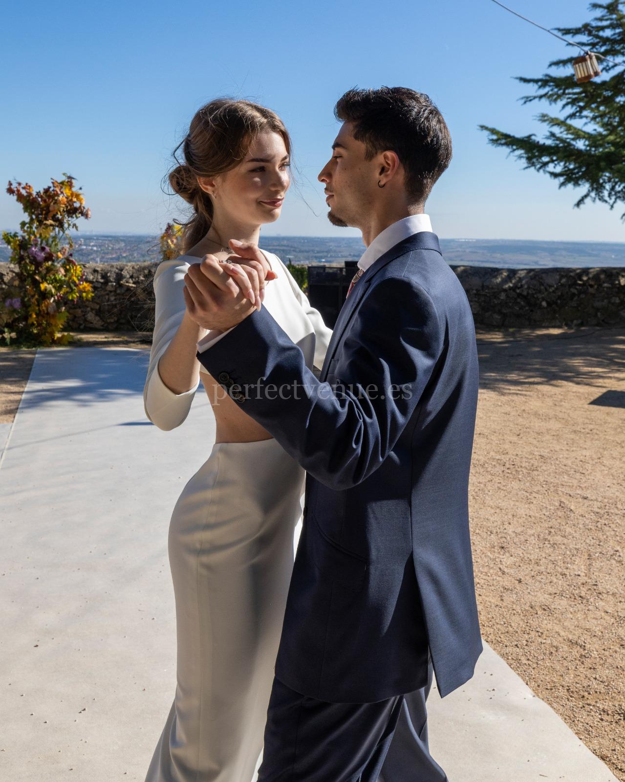 Wedding dance by Escuela Carácter / Photo via Perfect Venue