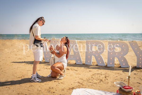 Wooden letters in Barcelona / Natalia Ortiz Events