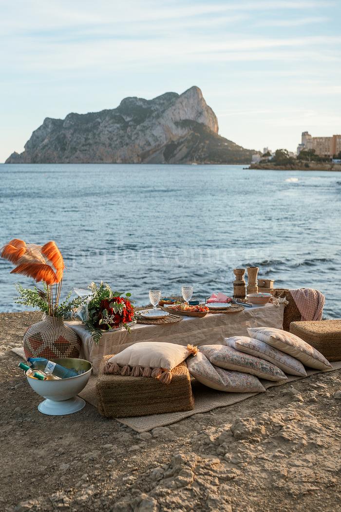 Pedida de mano en Calpe / Photo via Weddings and Events by Natalia Ortiz