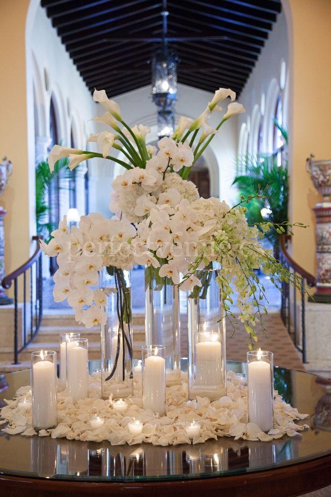 Orchids as a wedding decoration / Photo via Pinterest