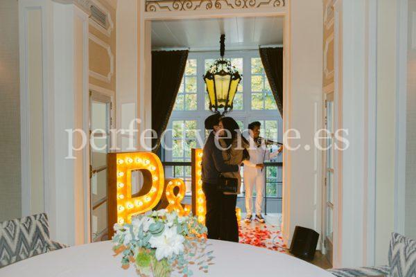 Wooden letters in Valencia / Natalia Ortiz Events