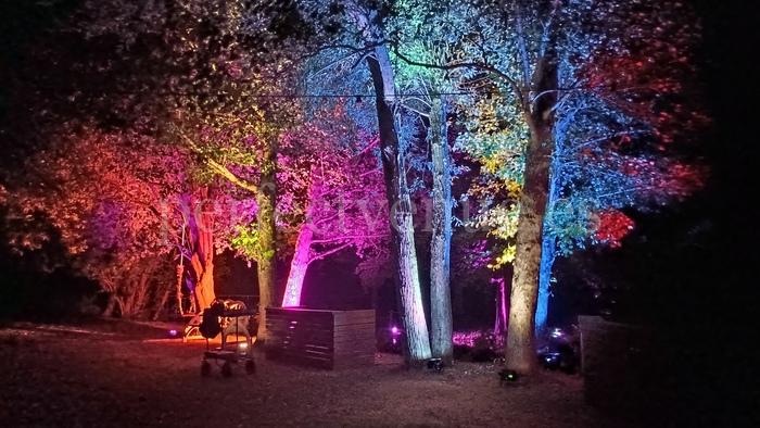 Iluminación para eventos de Ilusión Iluminación / Photo via Perfect Venue