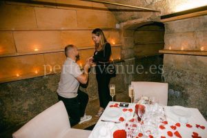 Private romantic dinner in Mallorca overlooking the Mediterranean / Photo via Natalia Ortiz Events