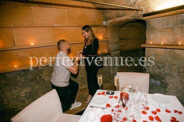 Private romantic dinner in Mallorca overlooking the Mediterranean / Photo via Natalia Ortiz Events