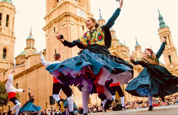Fiesta de la Virgen del Pilar / Photo via Pinterest