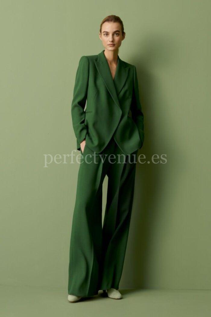 Look con un traje oversize / Photo via Pinterest
