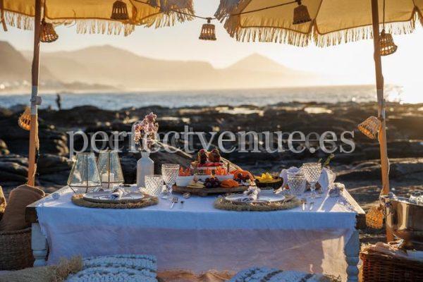 Pedida de mano al atardecer en España / Foto vía Natalia Ortiz Events