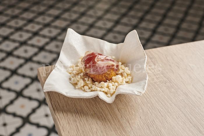 La mejor croqueta del mundo / Photo via Cañitas Maite