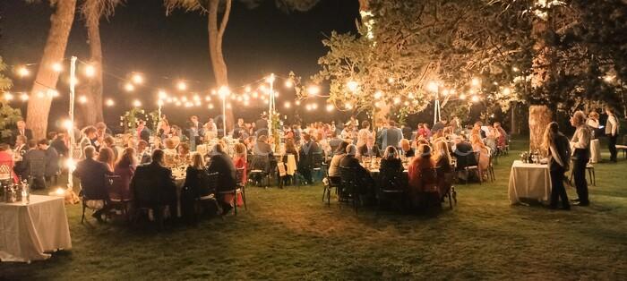 Iluminación para eventos de Ilusión Iluminación / Photo via Perfect Venue