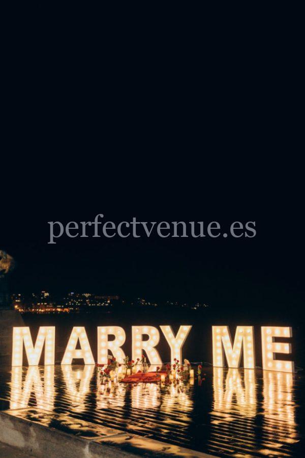 Wooden letters in Barcelona / Natalia Ortiz Events