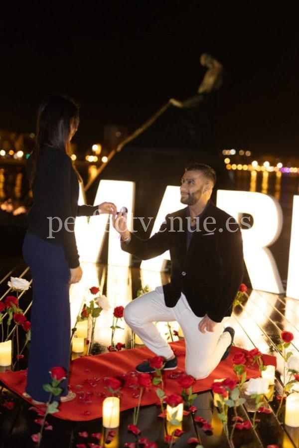 marriage proposal in Salou with marry me letters natalia ortiz