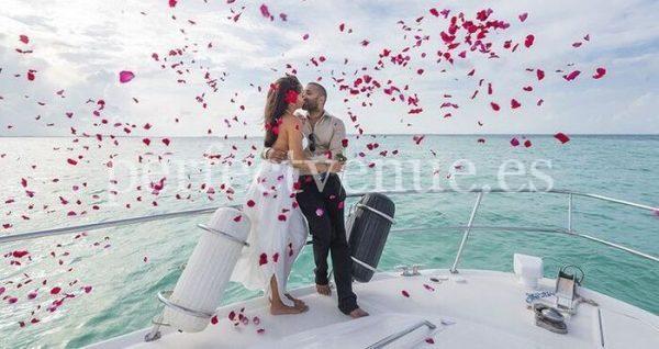 marriage proposal in a yatch