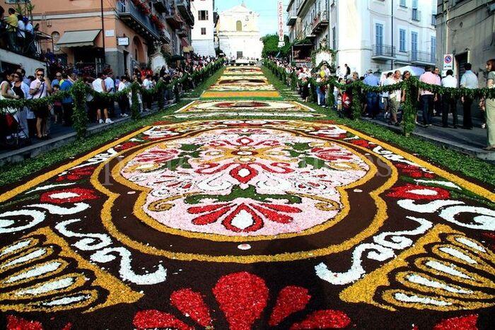 Corpus Christi de Sitges / Photo via Pinterest